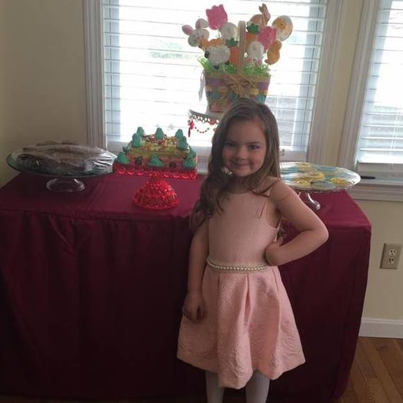 Meet your Posher, Cecilia - Picture 1 of 1