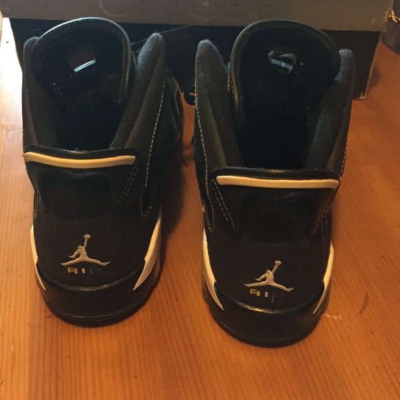 Jordan Retro 6 Sneakers - Picture 3 of 4