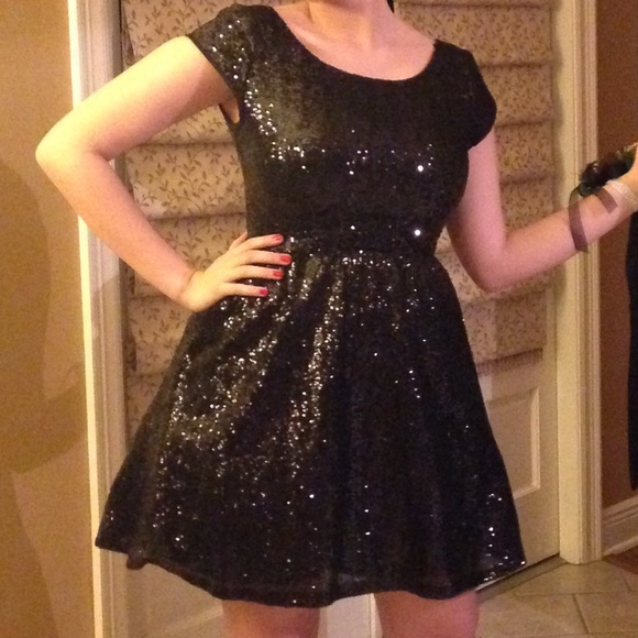 Black Sequined Homecoming/Prom/Formal Dress - Picture 2 of 2