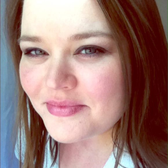 Meet your Posher, Leeann