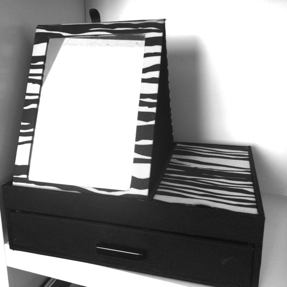 Jewelry/makeup/tech organizer