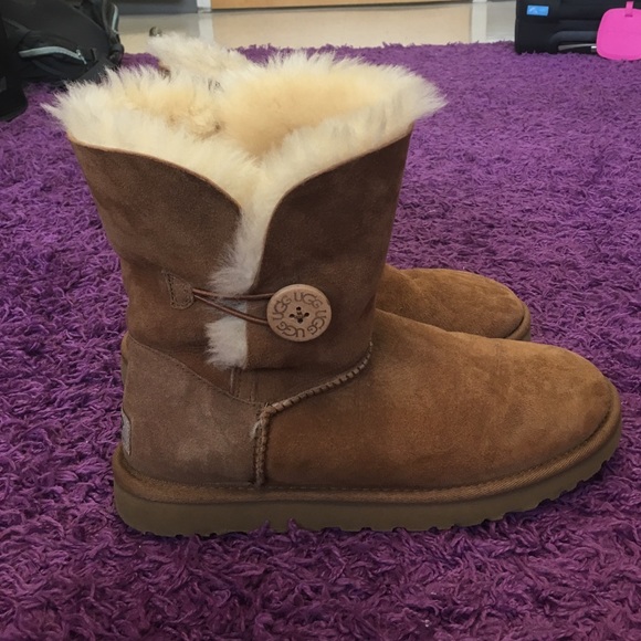 Short Bailey Button Ugg Boots