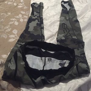 Better bodies camo leggings