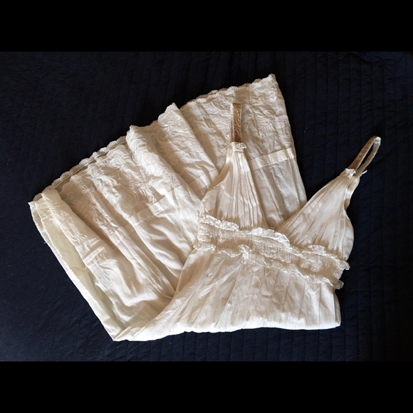 Vera Wang Dresses & Skirts - Vera Wang Lavender Label white summer dress