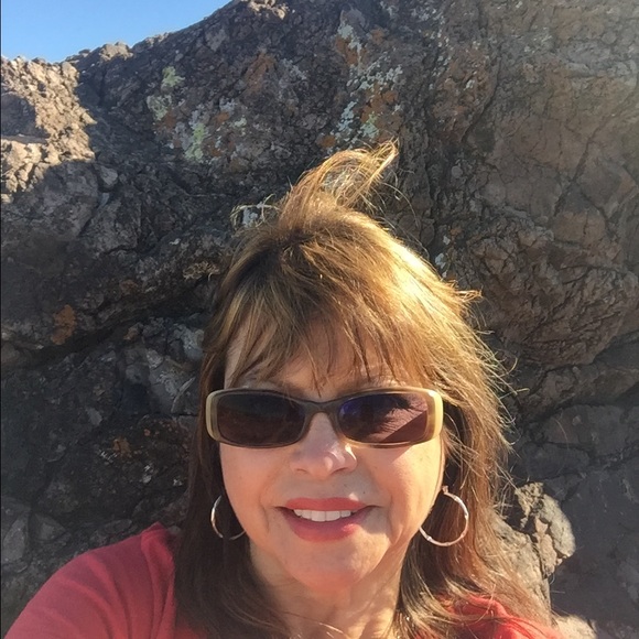 Meet your Posher, Cheryl - Picture 1 of 1