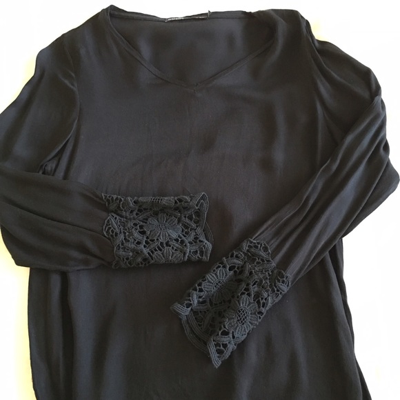 Elegant Blouse with lace – L