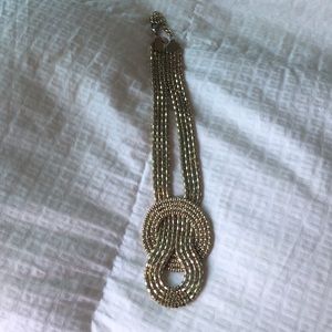 Express costume necklace