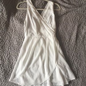 Brand new white pleated Tobi dress