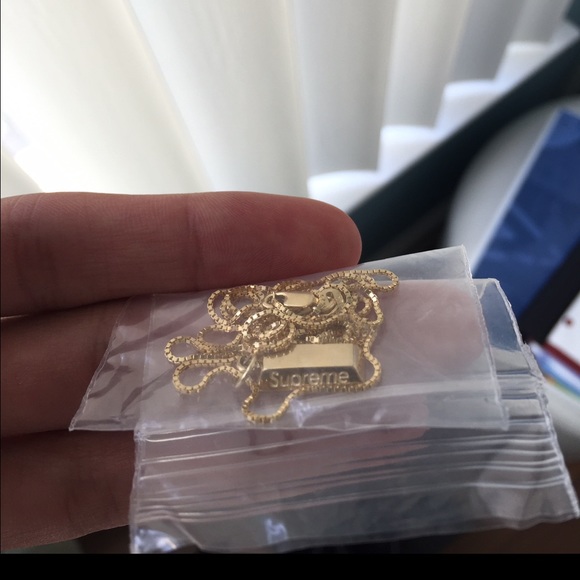 Supreme Gold Bar Chain - Picture 3 of 4