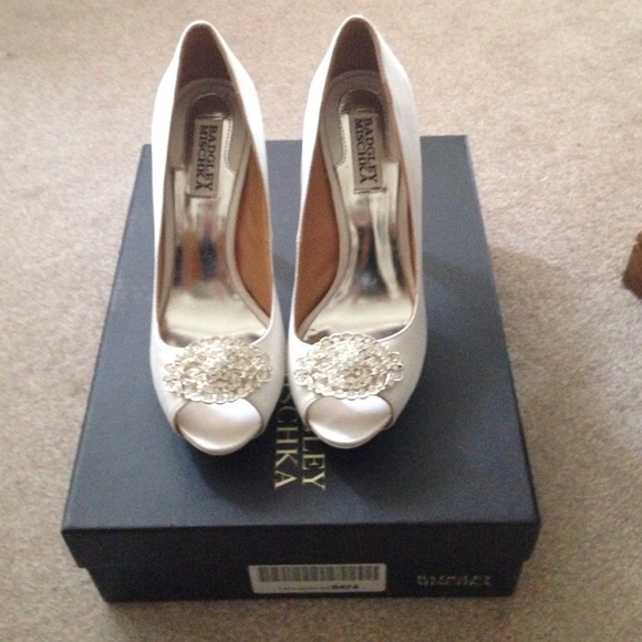Badgley Mischka Shoes - MUST GO! New Badgley Mischka Pumps-white.