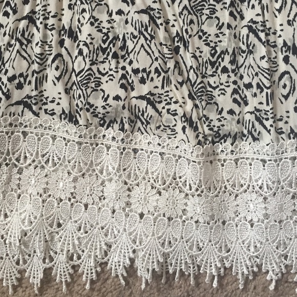 Black and white embroidered lace LF halter blouse - Picture 2 of 4