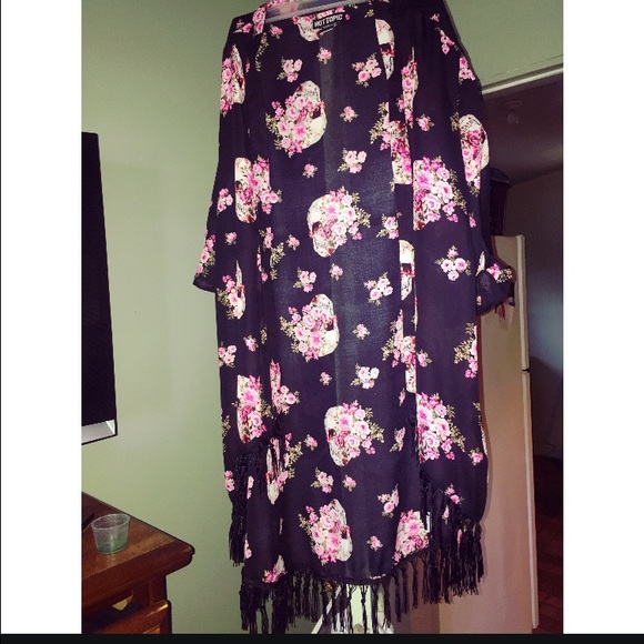 Black skull tunic top