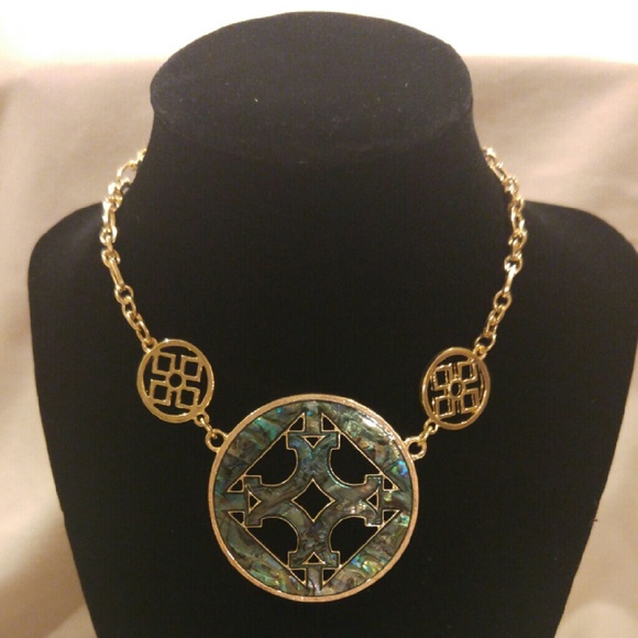 MOTHER OF PEARL MEDALLION NECKLACE