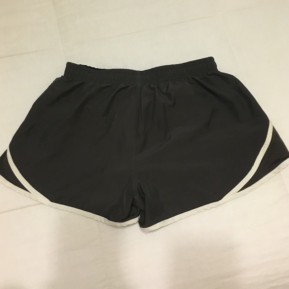 Under Armour Running Shorts - Picture 2 of 4
