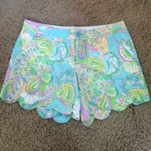 Lilly Pulitzer Buttercup scallop hem short