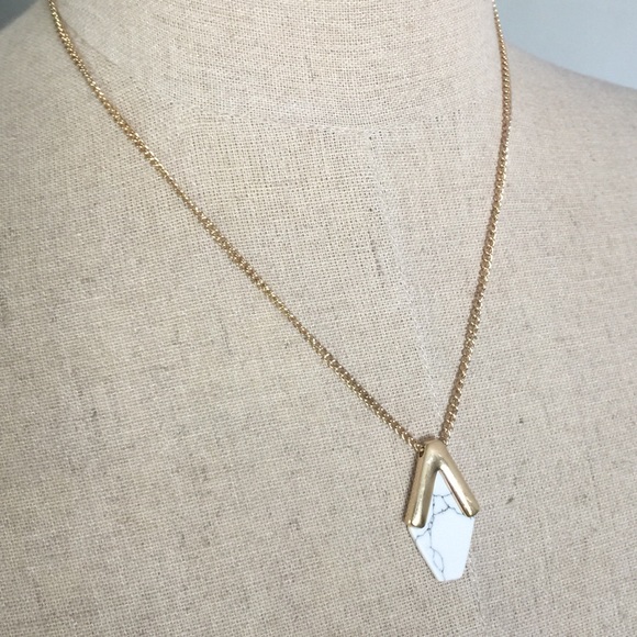 Jewelry - Gold plated faux marble pendant necklace chain