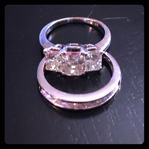 Beautiful Band and Engagement Ring💍 - Picture 1 of 4