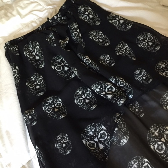 High-low skull skirt - Picture 2 of 4
