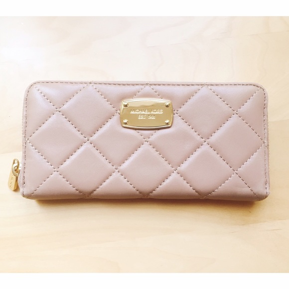Michael Kors Beige Leather Purse/Wallet NWOT