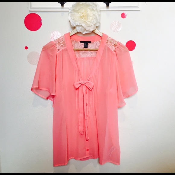 🎀Sheer pink button down top🎀