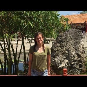 Meet your Posher, Claire