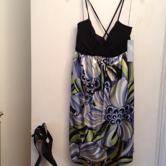 Criss Cross back Summer dress NWT - Picture 1 of 4