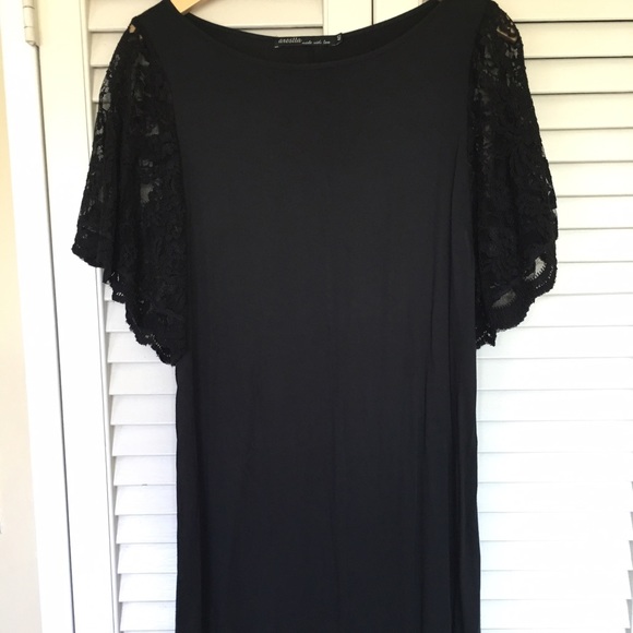NWOT Dress with lace sleeve 8
