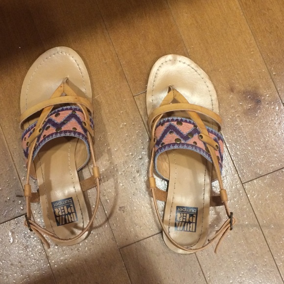 Boutique size 7 sandals - Picture 2 of 3