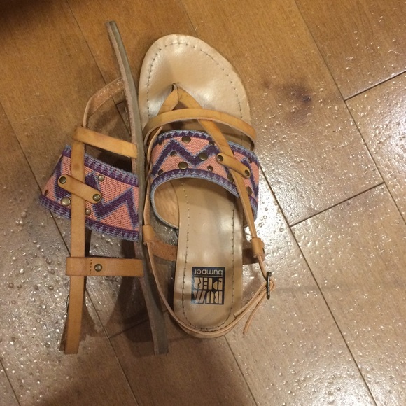 Boutique size 7 sandals - Picture 3 of 3