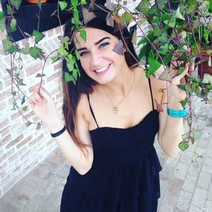 Meet your Posher, Chloe