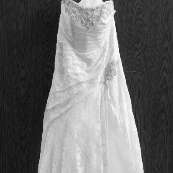 Wedding dress only worn once!!! - Picture 2 of 4