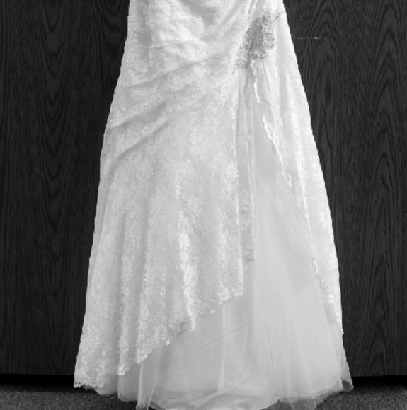 Wedding dress only worn once!!! - Picture 3 of 4