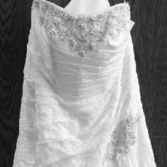 Wedding dress only worn once!!! - Picture 4 of 4
