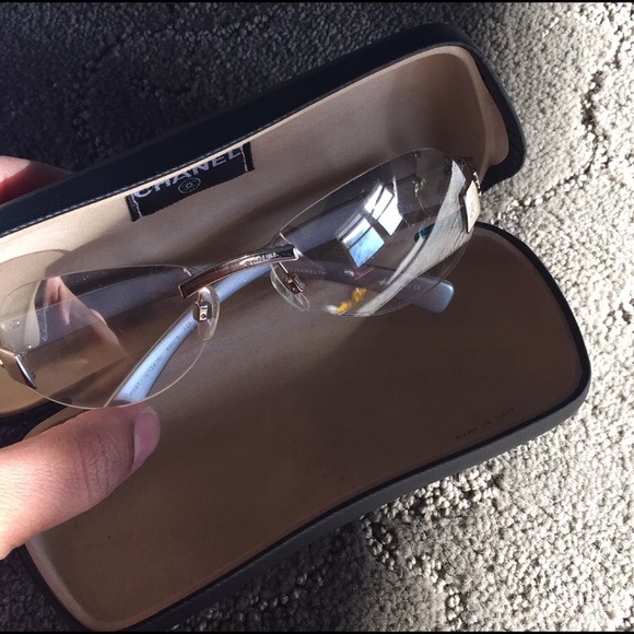 Authentic Chanel sunglasses with case - Picture 2 of 4