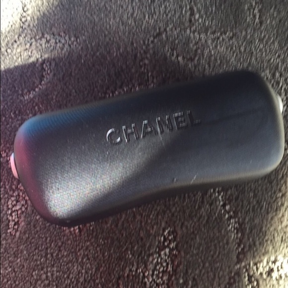 Authentic Chanel sunglasses with case - Picture 4 of 4