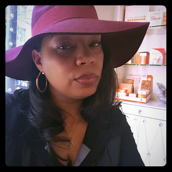 Meet your Posher, LaShawn - Picture 2 of 2