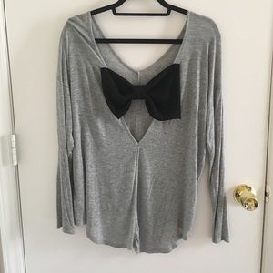 Very lightweight bow-back long sleeve grey top