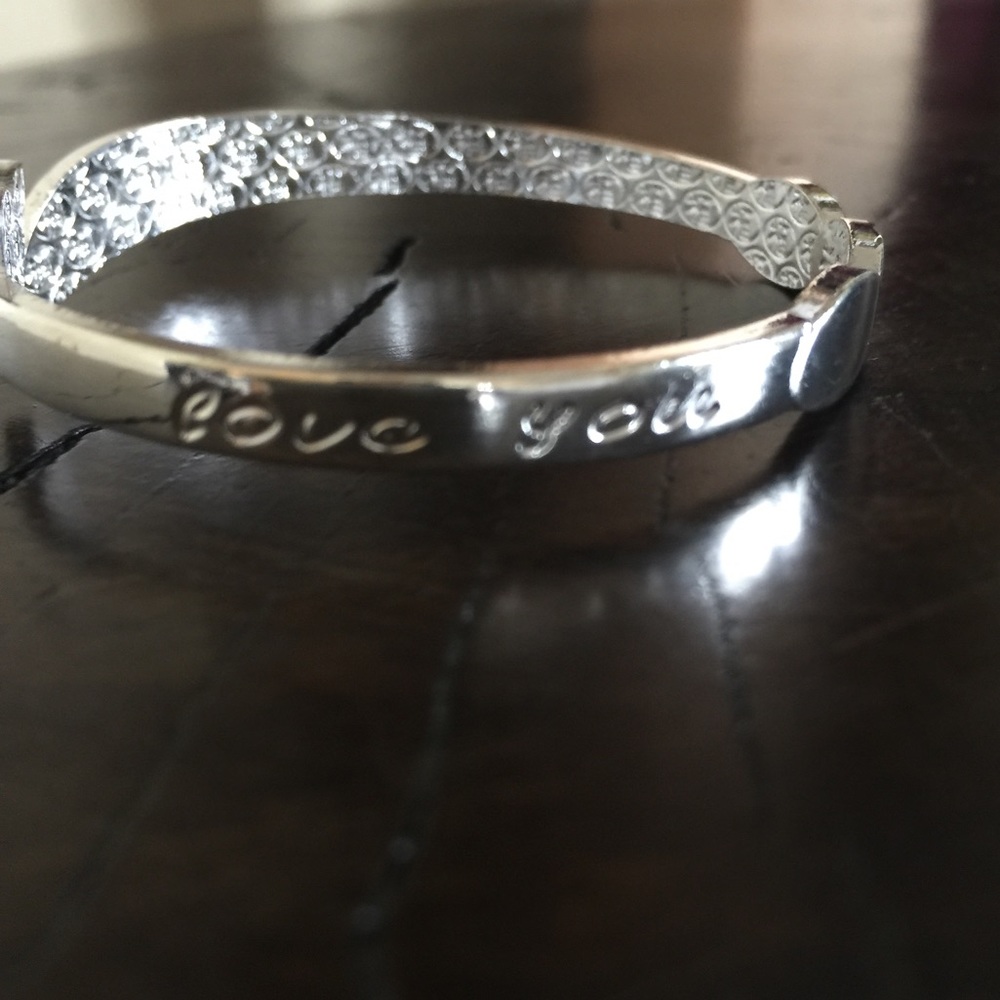 Chic Silver Foxy Bangle Bracelet - Picture 5 of 5