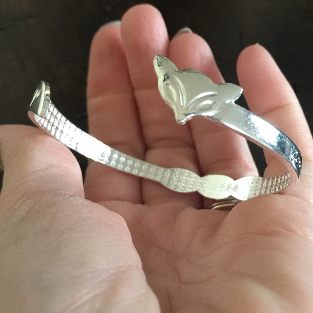 Chic Silver Foxy Bangle Bracelet - Picture 3 of 5
