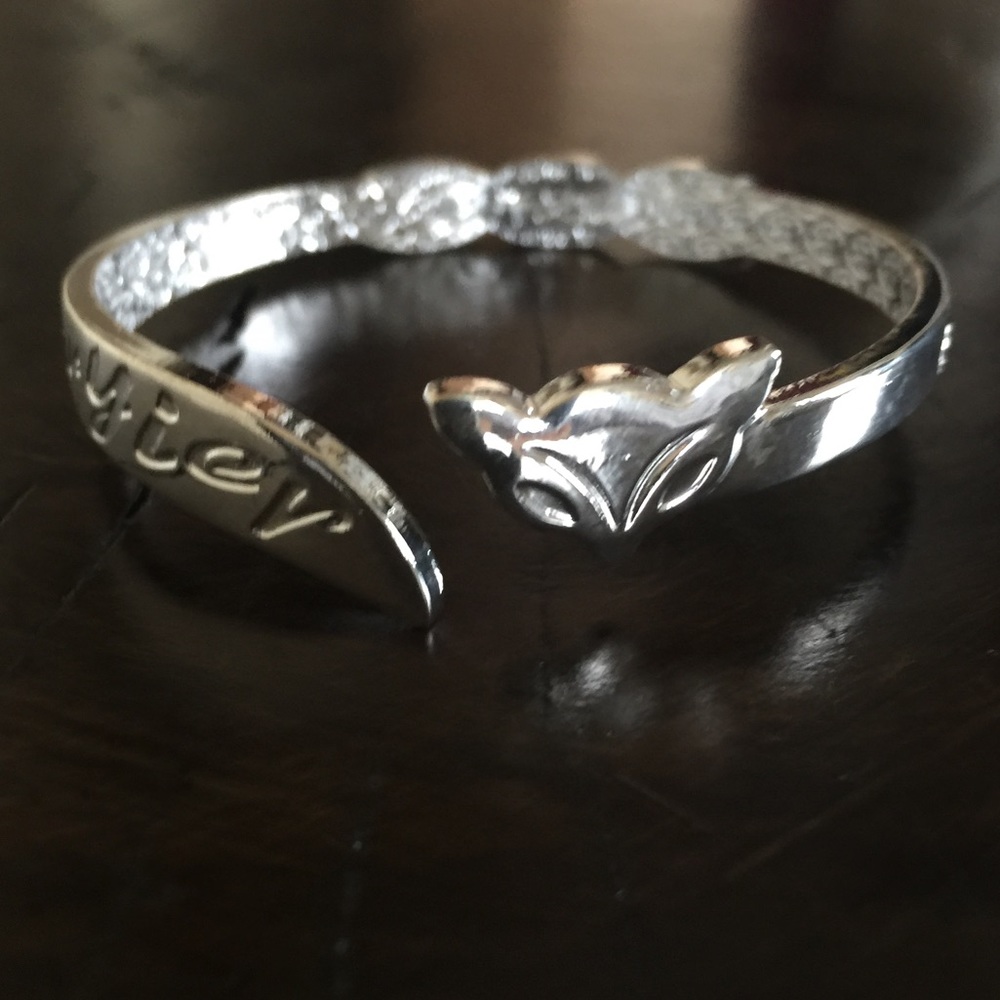 Chic Silver Foxy Bangle Bracelet - Picture 2 of 5