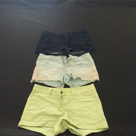 3 PAIRS OF SHORTS