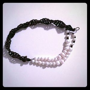 Freshwater pearls and macrame leather necklance