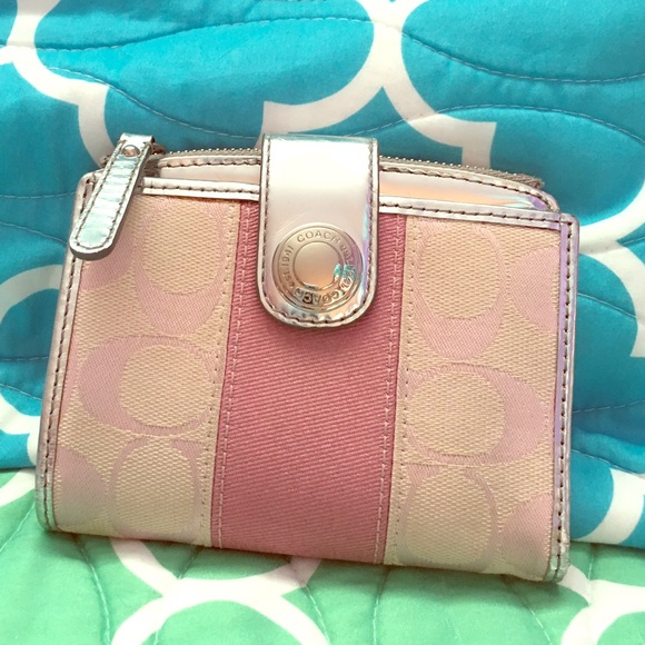Auth. Coach wallet gently used, clean, like new!