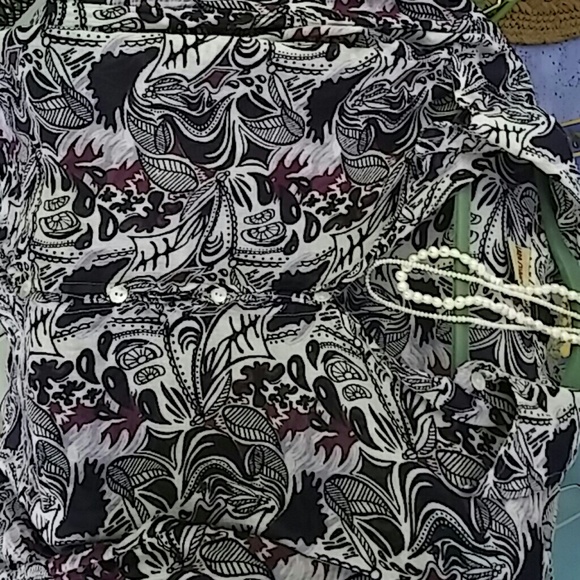 Beautiful blouse - Picture 3 of 3