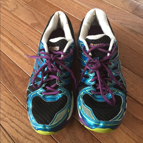 Size 8 1/2 Asics cross training shoes