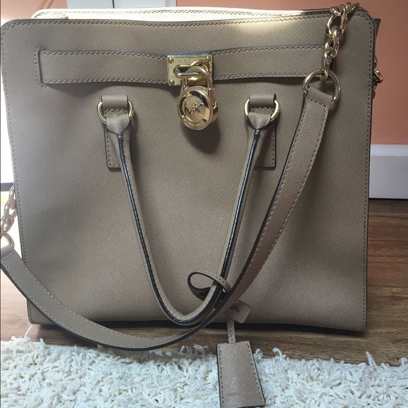 Michael Kors Handbags - Michael Kors Hamilton tote bag