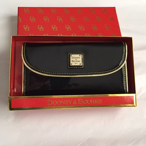 Dooney & Bourke Handbags - Dooney & Bourke checkbook/wallet!New!