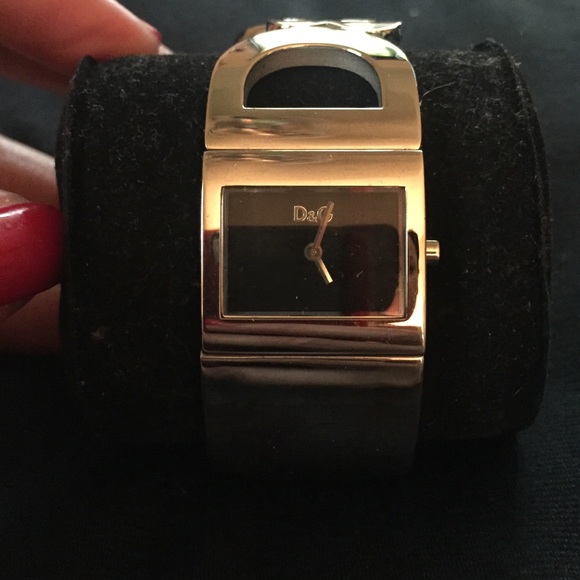 Silver tone wrist watch