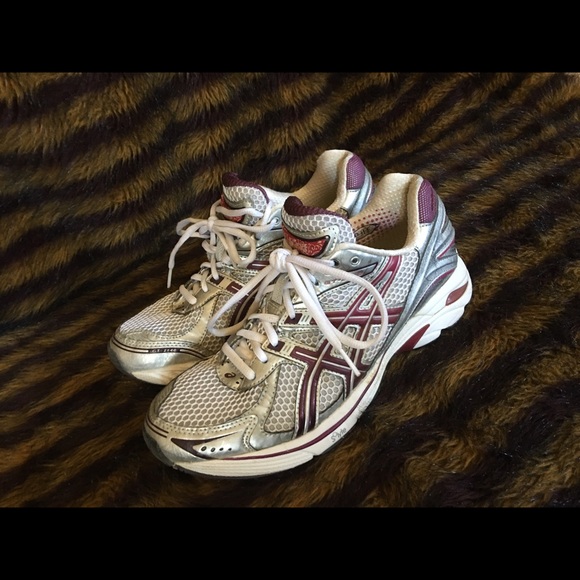 Running shoes Asics size 7.5 gently used