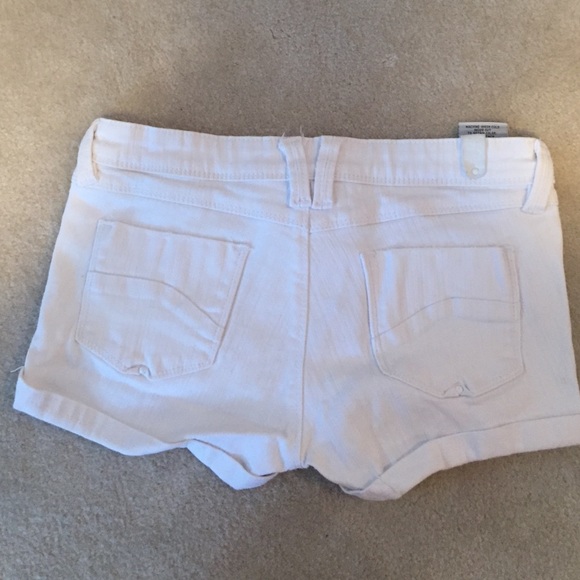 Size 28 white jean shorts - Picture 2 of 3